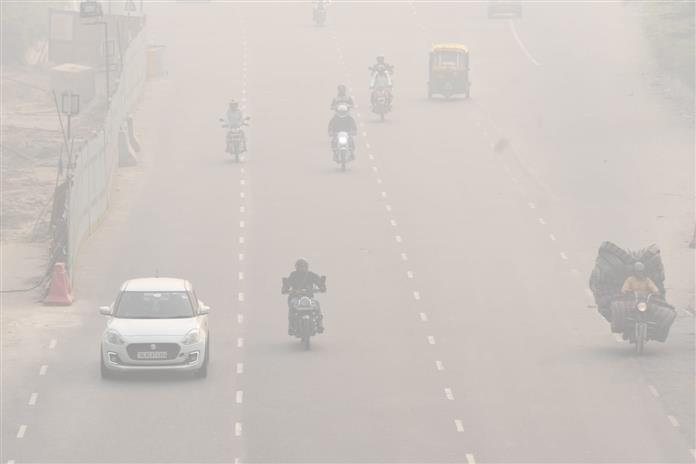 Air quality in Delhi remains in 'severe' category; authorities advise people to limit outdoor activities