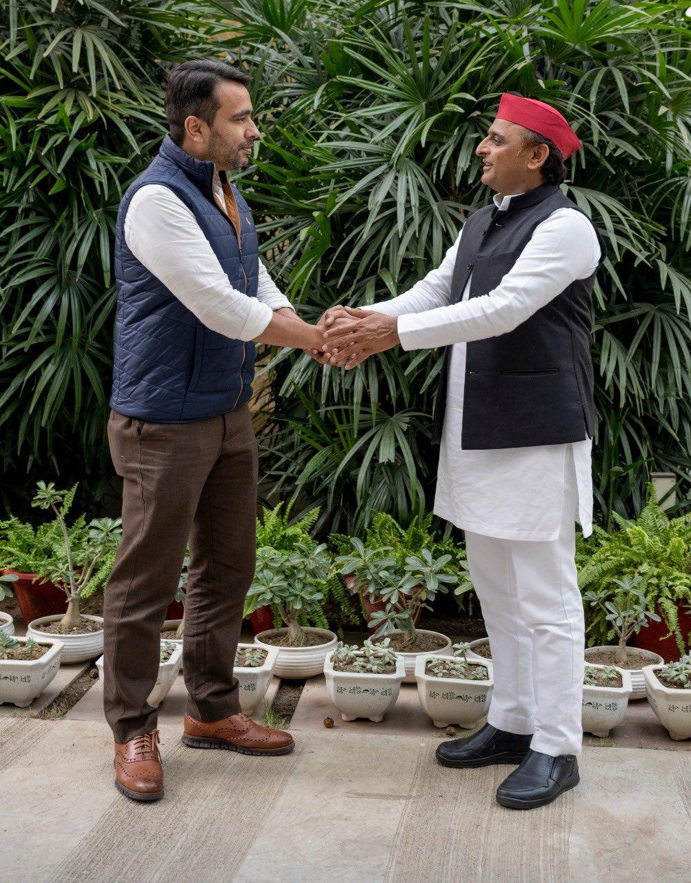 UP polls: Akhilesh Yadav, RLD chief meet in Lucknow, seat-sharing discussed