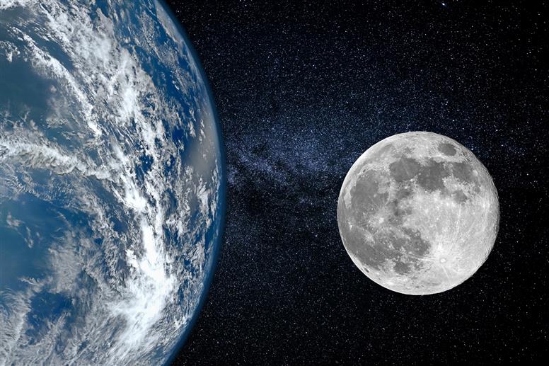 The Moon's top layer alone has enough oxygen to sustain 8 billion people  for 1,00,000 years
