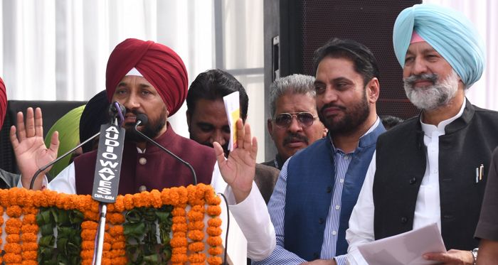 Punjab CM lays stone of 350-bed Civil Hospital in Mohali