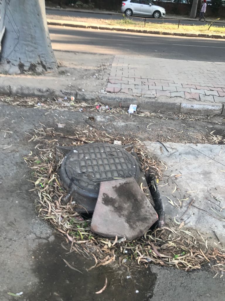 Heritage manhole cover in neglect at Sector 17
