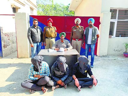 Three held with 200-gm heroin
