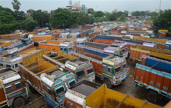 Air pollution: Delhi Govt bans entry of trucks, except those carrying essential items