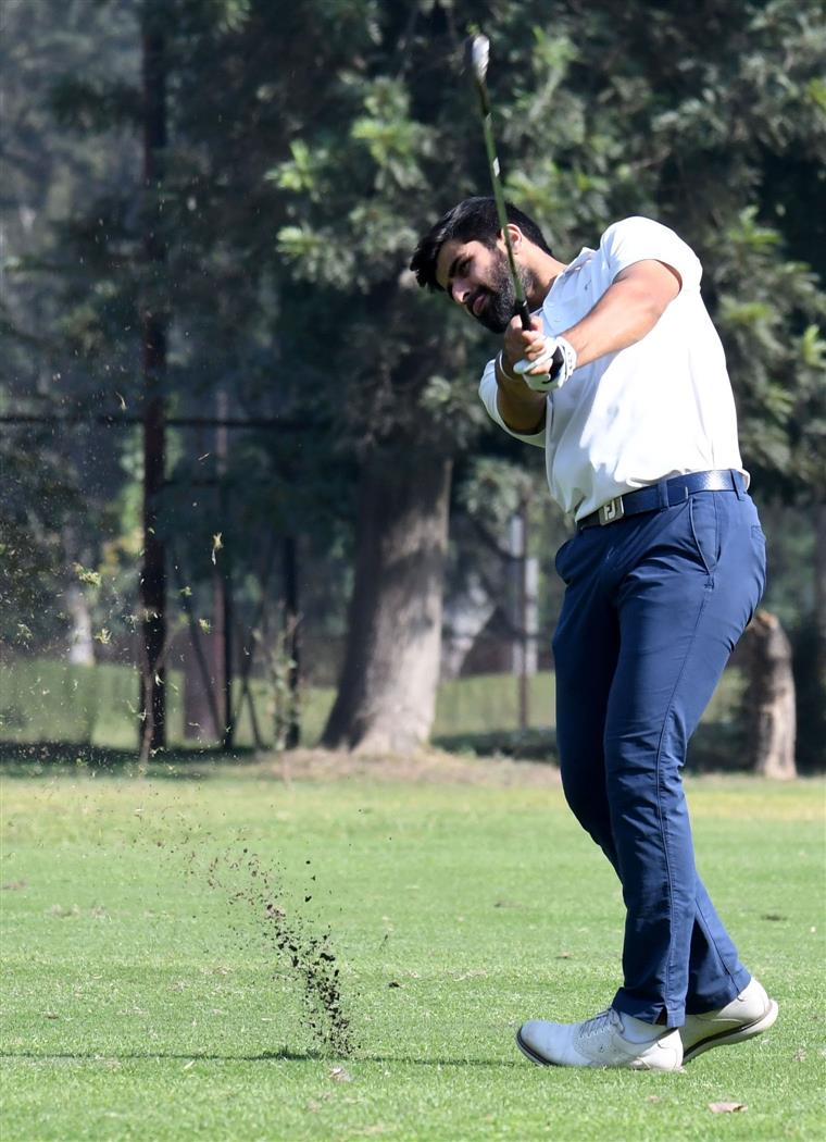 Kapur, Chadha off to flying start, share round one lead