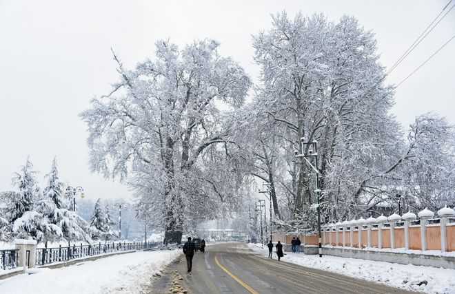 Snow in higher reaches of Kashmir
