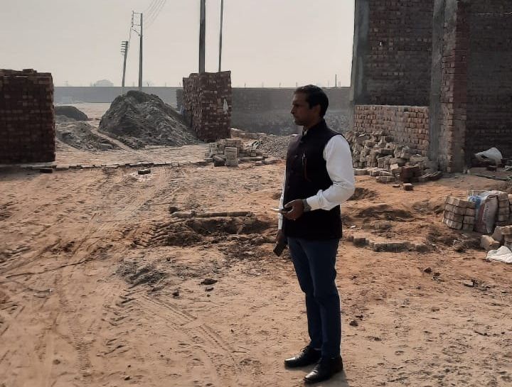 ADC stops construction work in two illegal colonies in Ludhiana