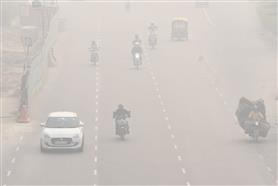 Air quality in Delhi remains in 'severe' category; authorities advise people to limit outdoor activities