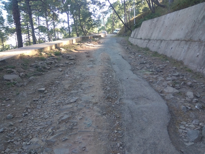 Dagshai-Kumarhatti road in bad shape