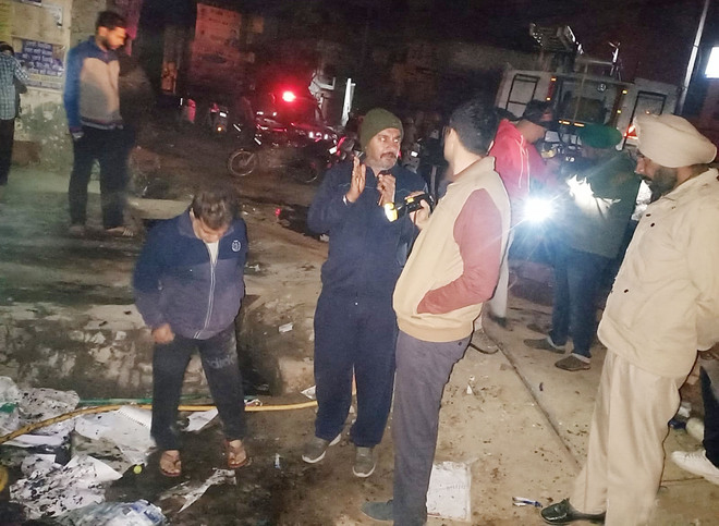 Adampur: Miscreants who came to set shop on fire get trapped, 1 dies