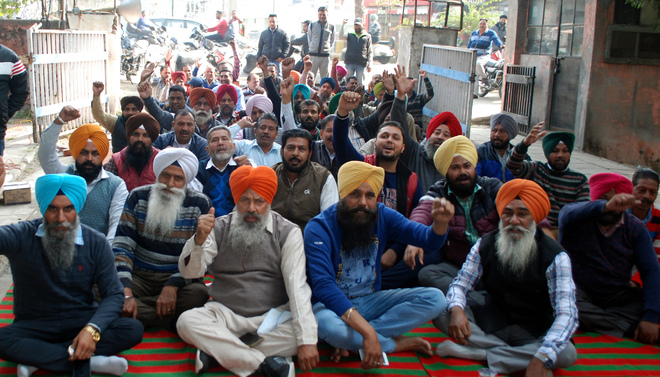 Consumers bear the brunt as PSPCL staff strike enters Day 13 in Amritsar