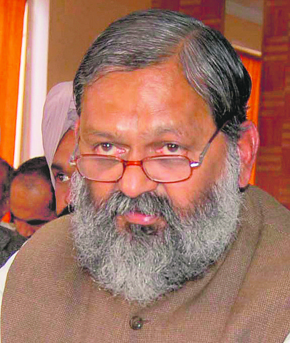 Anil Vij lays stone of sewer line project