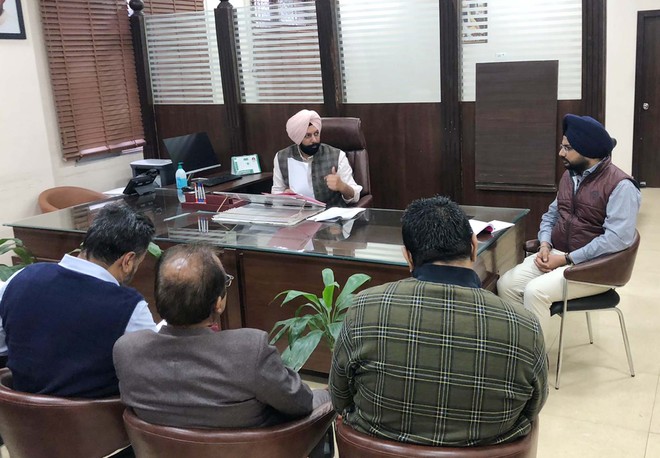 Amritsar Mayor holds review meeting of projects