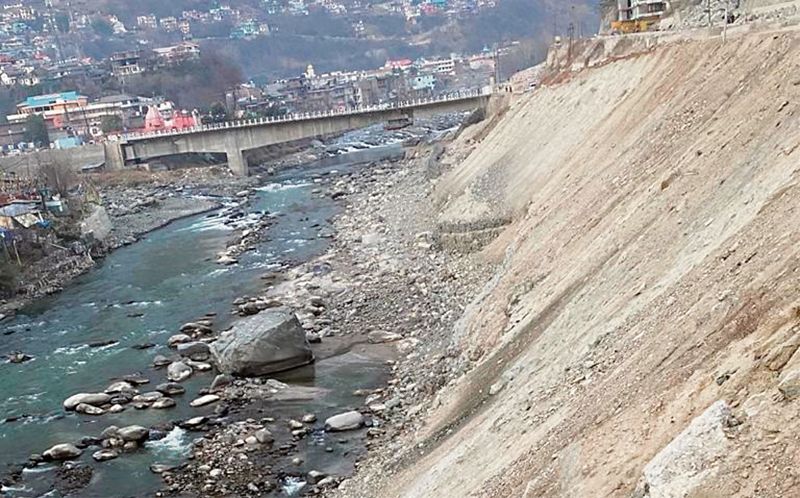 Himachal Pradesh notice to NHAI for dumping debris along Beas