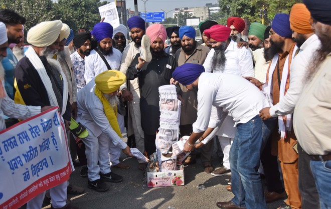 Sikh outfits block Bharat Nagar chowk to protest ‘derogatory’ remarks against Guru Nanak