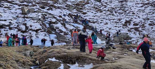 As Rohtang Pass shuts, tourists head to Lahaul