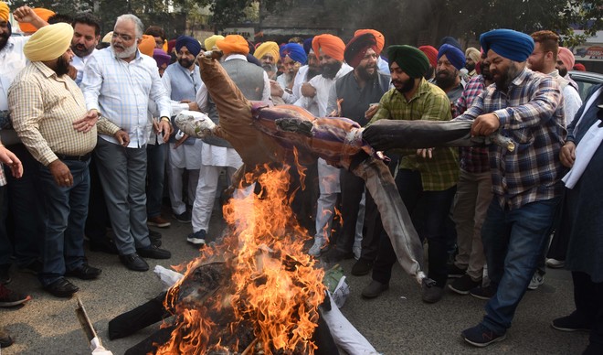 Youth Akali Dal activists resent  ‘anti-Sikh’ policies of Congress