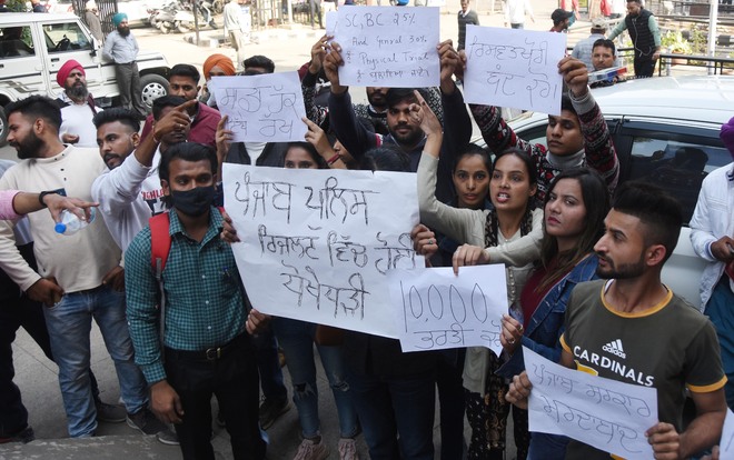 Ludhiana: Aspirants find fault with cops' recruitment process, protest