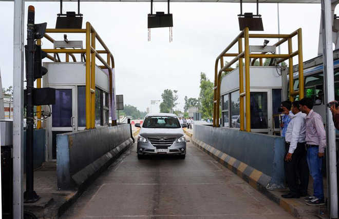 Farmer bodies refuse to lift sit-ins from toll plazas in Punjab