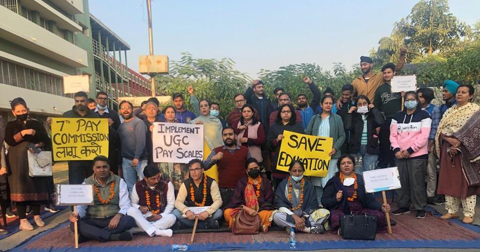 Protest over pay scales hits teaching in 184 Punjab colleges