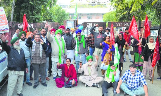 Farmers lay siege to Jalandhar DC office