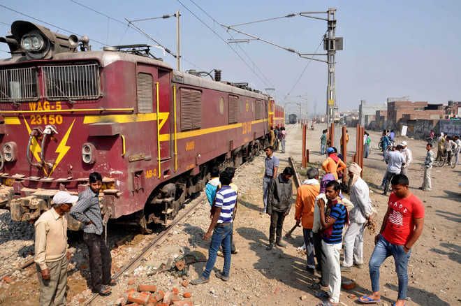 Train engine derails, traffic hit for six hours on Pathankot-Jogindernagar narrow gauge line