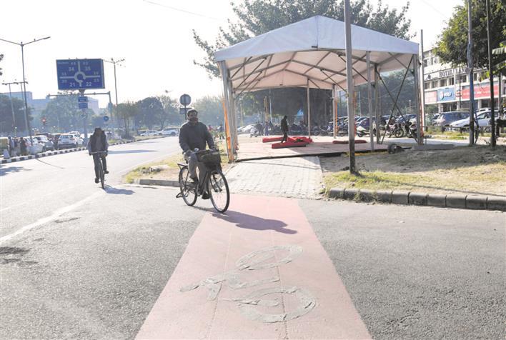Night shelter set up on cycle track in Chandigarh's Sector 22!