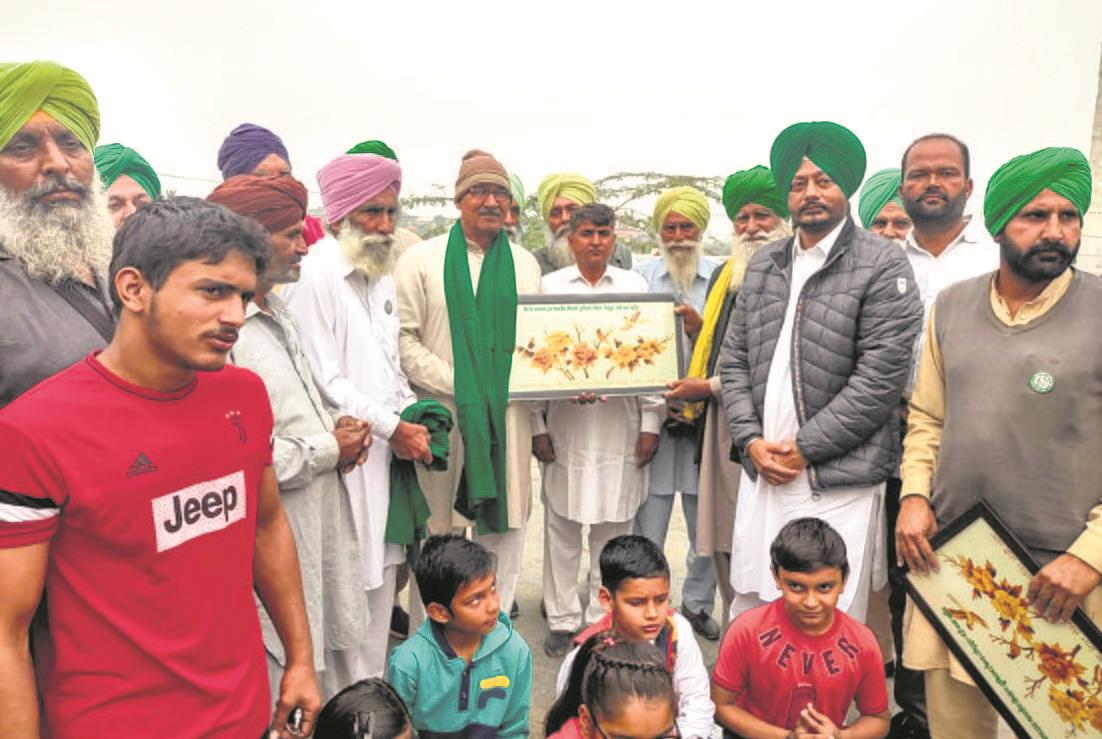 'Thank you, Haryana', say Punjab farmers as they prepare to leave Tikri
