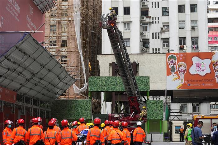 Major fire traps dozens in Hong Kong skyscraper, 12 injured