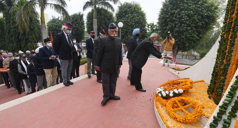 Veterans pay homage to martyrs of 1971 war