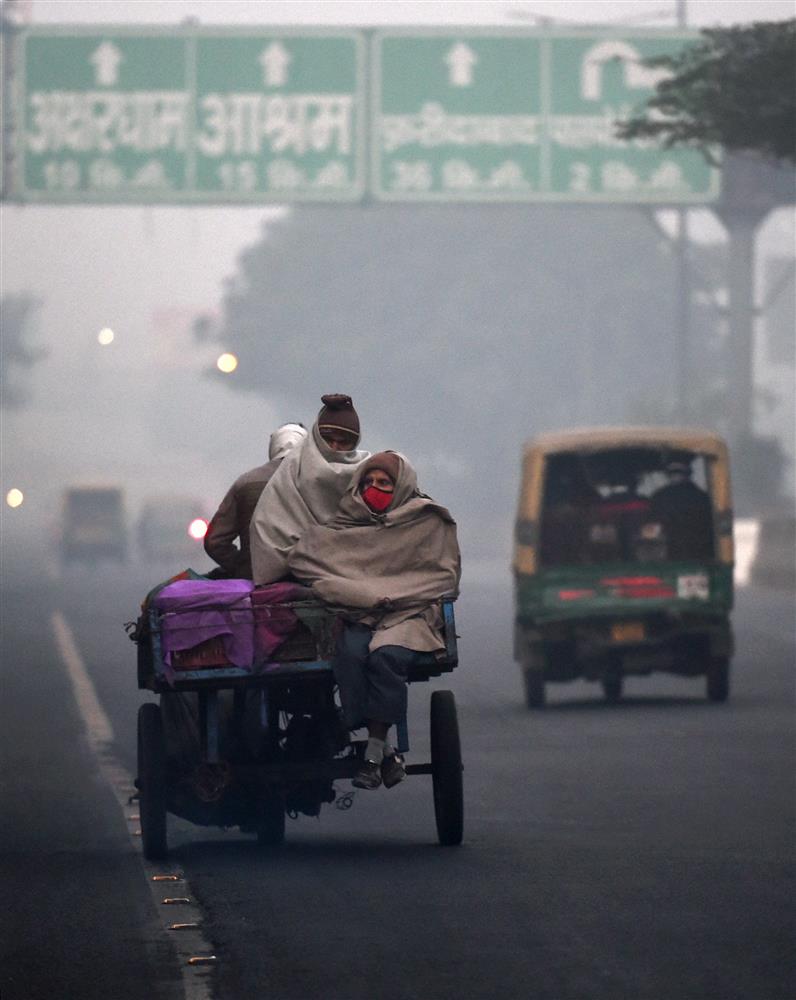 Delhi's minimum temperature drops to 3 degrees