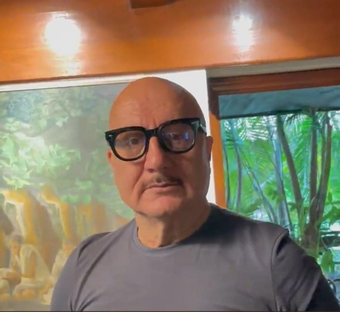 Anupam Kher unravels 'expensive gift' from Bollywood actor Anil Kapoor on social media. Watch video