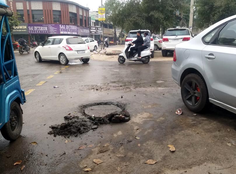 Patiala: Blocked sewer lines damage roads, raise stink in market