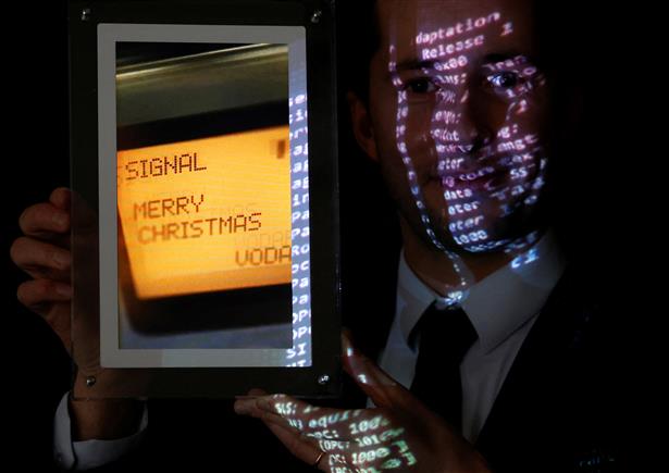 ‘Merry Christmas’: First SMS sells for over 100,000 euros in Paris auction