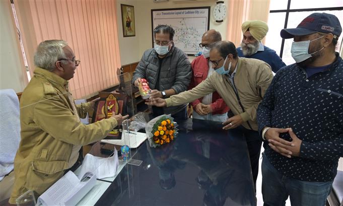 Delay in shifting towers: Activists offer trophy, bouquet, ‘Chyawanprash’ to PSPCL