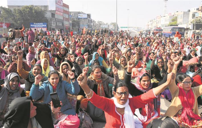 Anganwadi workers block highway; chaos on roads