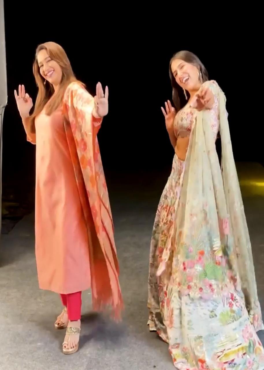 When Madhuri Dixit and Sara Ali Khan dance to ‘Chaka Chak’