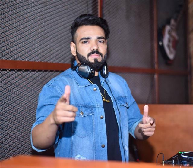 DJ Shad India aka Shardul Patil Tells Us How His Own Remixes Helped Him To Perform in Other Cities