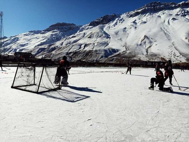 Ice hockey training camp begins at Kaza in Lahaul and Spiti