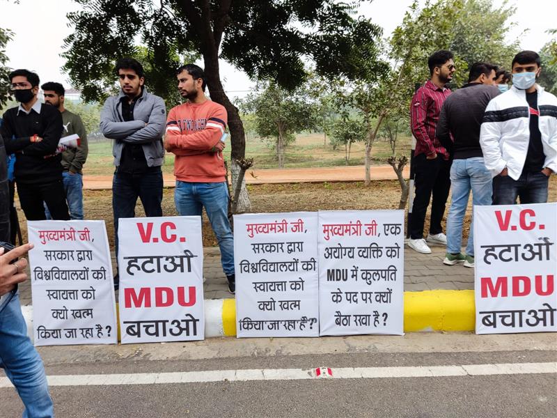 JJP student wing stages protest ahead of Haryana CM Khattar's visit to Rohtak