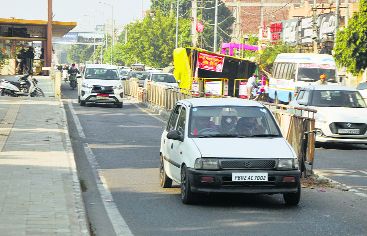 Pvt vehicles ply on BRTS lanes, cause traffic chaos in Amritsar