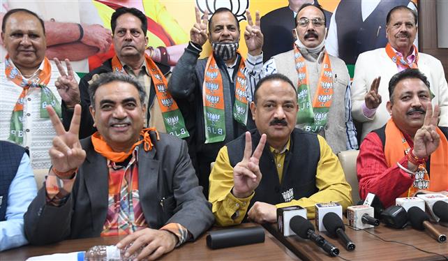 CHANDIGARH MC ELECTIONS: Top AAP leaders join BJP