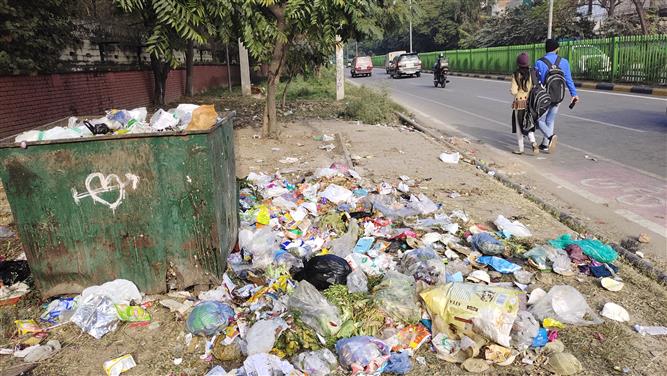 Overflowing garbage bins not a Swachh sight in Panchkula