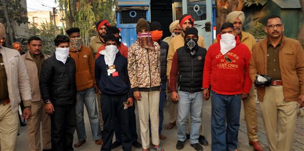 Gang of robbers busted, 8 held