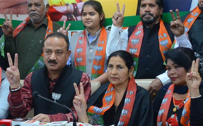Chandigarh municipal polls: Setback for Cong as councillor joins BJP