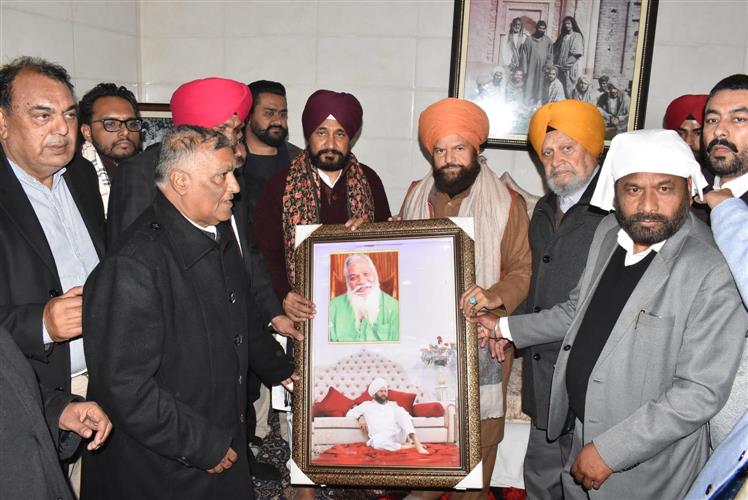 Punjab CM Channi pays obeisance at Nakodar deras