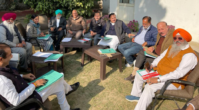 Day before House meeting, Ludhiana Mayor Balkar Singh Sandhu discusses agenda with councillors of all parties