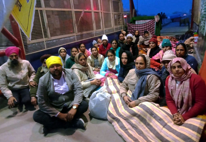 Amritsar: Sitting out in cold, female health workers are anticipating cozy days ahead