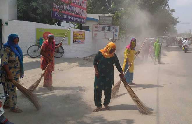 Senior Deputy Mayor flags poor sanitation in Jagadhri
