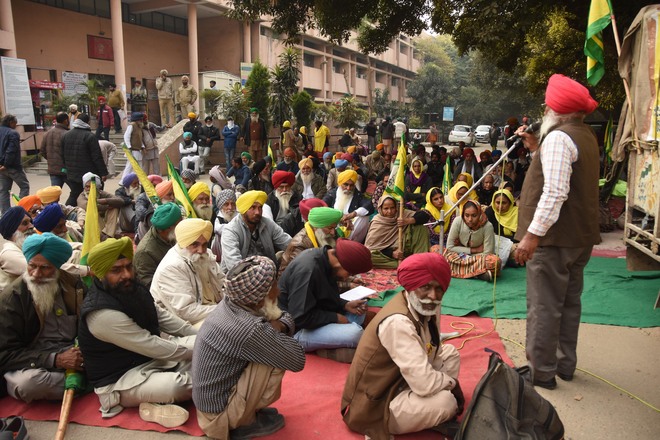 Farmers threaten to block highway if supply of fertilizers not streamlined
