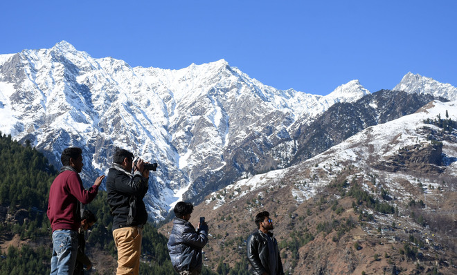 Tourists allowed up to Gulaba on Rohtang road